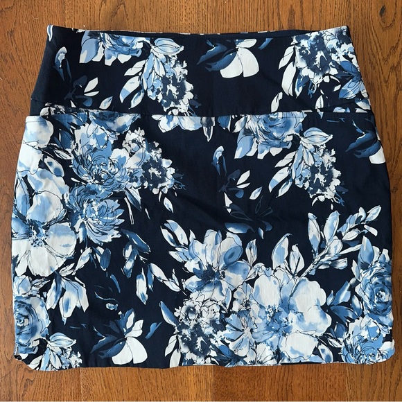 S.C. & Co. Dresses & Skirts - S.C.&Co. Blue Floral Pull-on Skort L Stretchy Lined Pockets Golf Tennis NWOT